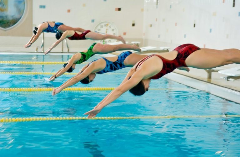 Illustration du plongeon et de l'hydrodynamisme en natation
